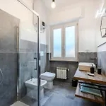 Golfo Dei Poeti Holidays شقة